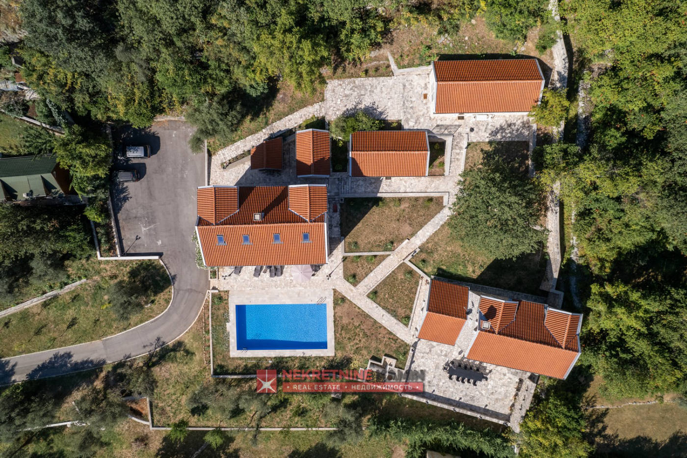 Комерційна нерухомість, 8611 м², 4 500 000$ — FAKTOR